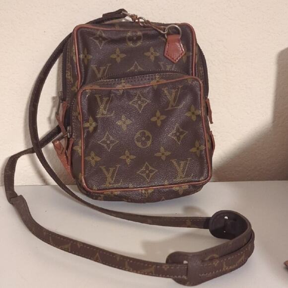Authentic Louis Vuitton Monogram Amazone Crossbody Bag Old Model 3231L **DAMAGED - Picture 1 of 13